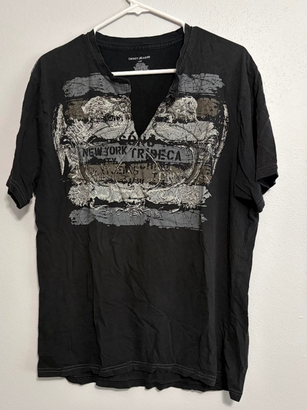 Mens DKNY graphic print t shirt size large